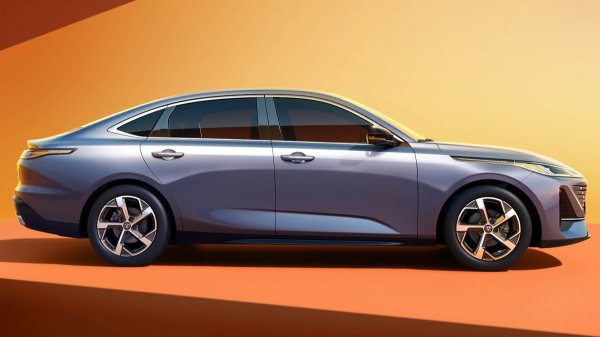 В Китае дебютировал обновленный седан Changan Lamore/Eado