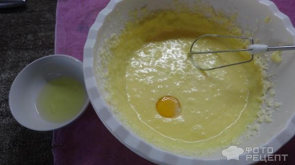 Рецепт: Кекс с начинкой из клюквенного желе - Простые и очень вкусные.