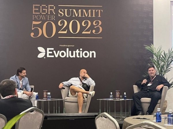 криптовалюта миллиардер укусает часть пальца похищения