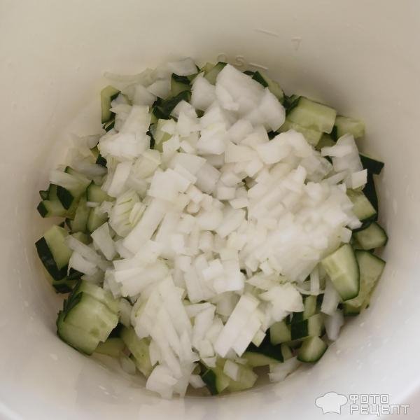 Рецепт: Огуречный салат с моцареллой - С моцареллой и помидорами.