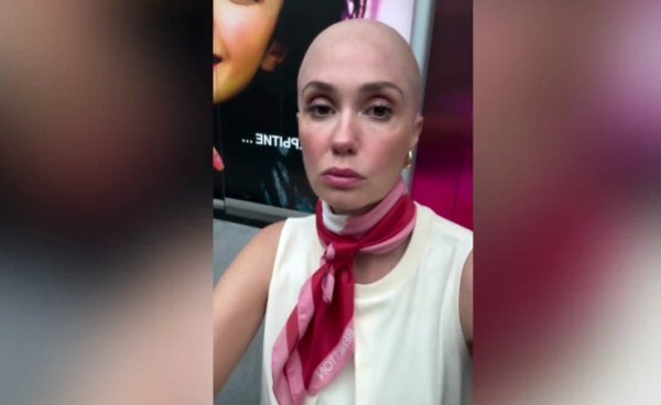 Агата Муцениеце испугала поклонников лысой головой