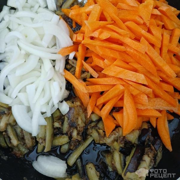 Рецепт: Лапша удон - Удон с баклажанами, морковью и кунжутом на сковороде. Ужин в азиатском стиле.