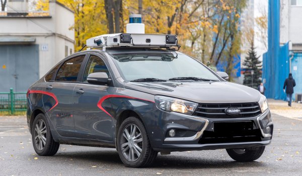 НАМИ показал беспилотный кроссовер Аурус Комендант НАМИ показал беспилотный кроссовер Аурус Комендант