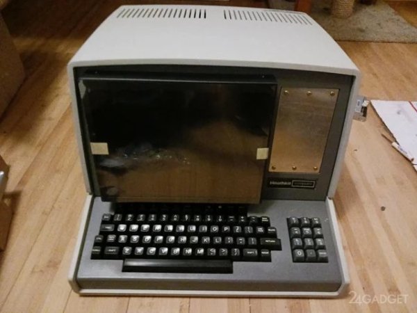 Создан самодельный и полностью рабочий терминал из Fallout (9 фото)