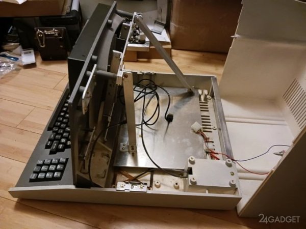 Создан самодельный и полностью рабочий терминал из Fallout (9 фото)