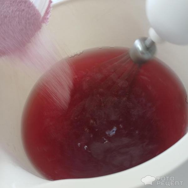 Рецепт: Желе черешневое - Лёгкий летний десерт с черешней и чёрной смородиной.