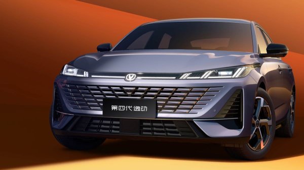 В Китае дебютировал обновленный седан Changan Lamore/Eado