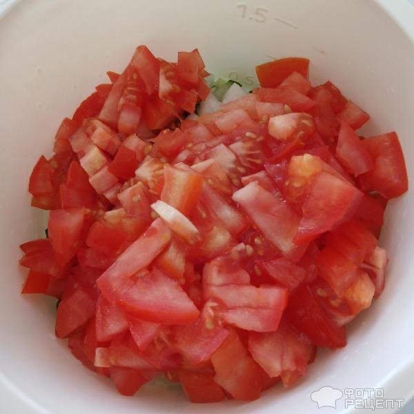 Рецепт: Огуречный салат с моцареллой - С моцареллой и помидорами.