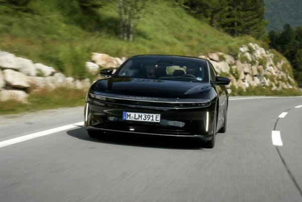 Седан Lucid Air поставил рекорд дальности хода Седан Lucid Air поставил рекорд дальности хода