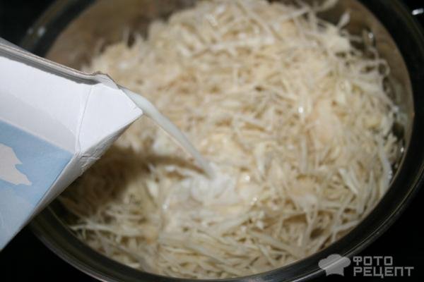 Рецепт: Капустные оладьи - под сливочно-грибным соусом