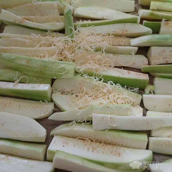 Рецепт: Кабачки в сырной шубке - Кабачки фри, запечённые в духовке с сыром.