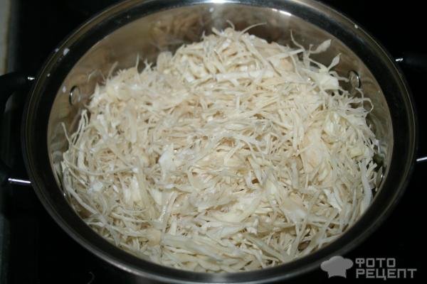 Рецепт: Капустные оладьи - под сливочно-грибным соусом