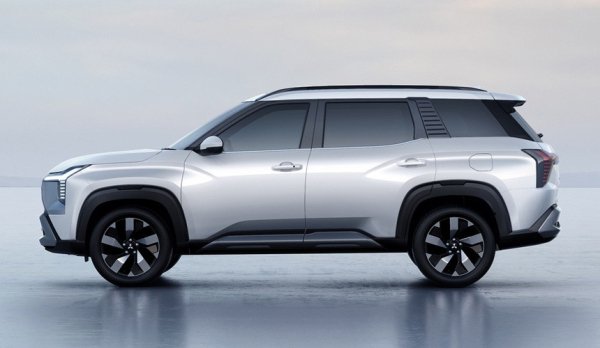Представлен семиместный кроссовер Mitsubishi Destinator