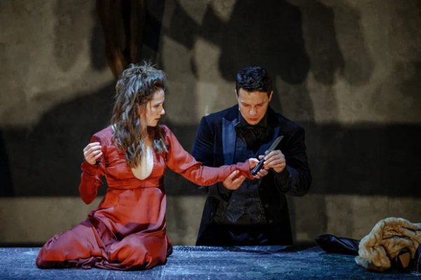 Взрывоопасная смесь: режиссер из ЮАР поставил в Москве пьесу шведского классика