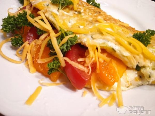 Рецепт: Омлет с кабачком и томатами - и сыром