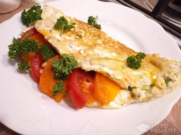 Рецепт: Омлет с кабачком и томатами - и сыром