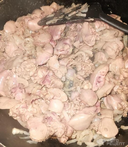 Рецепт: Тушенная куриная печень - Нежная куриная печень с классическим вкусом