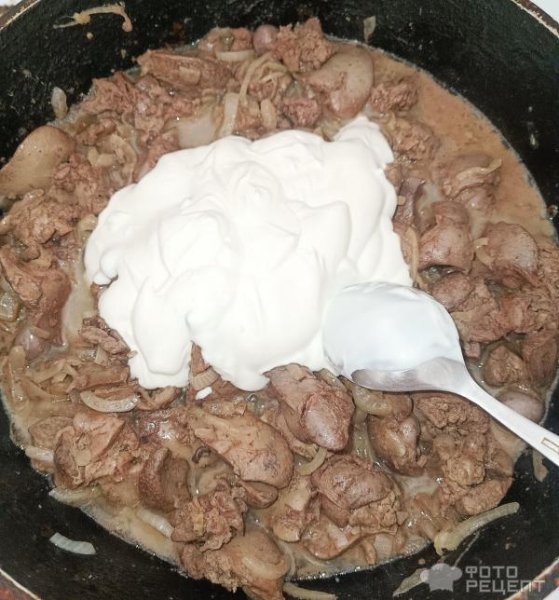 Рецепт: Тушенная куриная печень - Нежная куриная печень с классическим вкусом