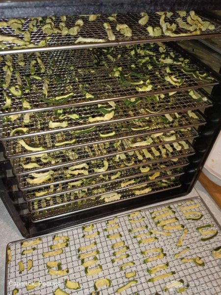 Рецепт: Сушеные кабачки Заготовка в Дигидраторе - Кабачки, как приправа, чипсы, на хранение