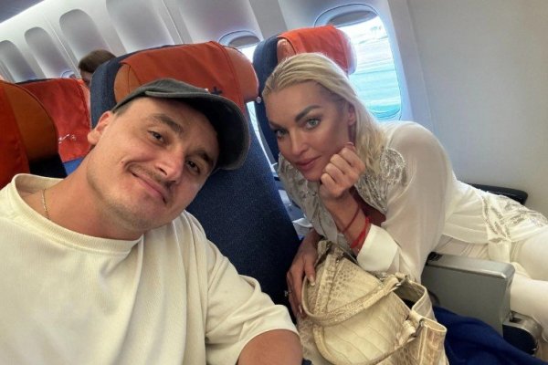 Анастасия Волочкова прокомментировала поведение на борту самолета