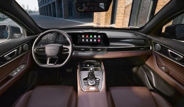 Расширение гаммы: показан кроссовер Tenet T7