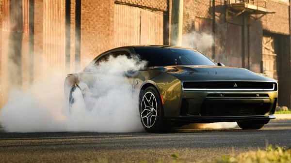 Новый Dodge Charger: долгожданная бензиновая версия