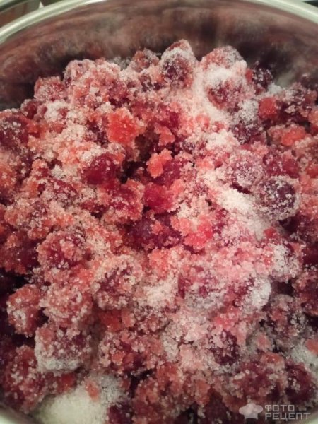 Рецепт: Вишневое варенье - Одновременно готовим два продукта!