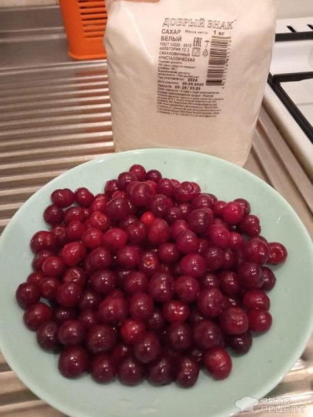 Рецепт: Вишневое варенье - Одновременно готовим два продукта!