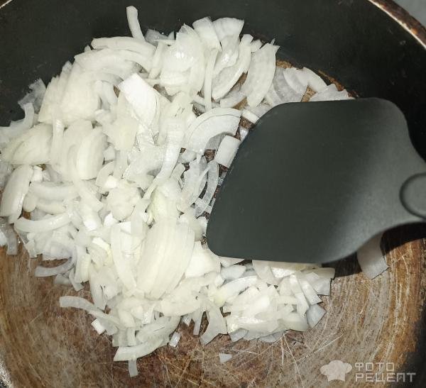 Рецепт: Тушенная куриная печень - Нежная куриная печень с классическим вкусом