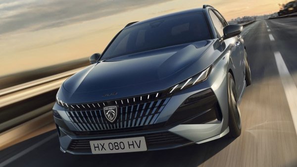 Peugeot 308 обрел новое лицо и доработанную технику