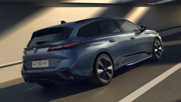 Peugeot 308 обрел новое лицо и доработанную технику