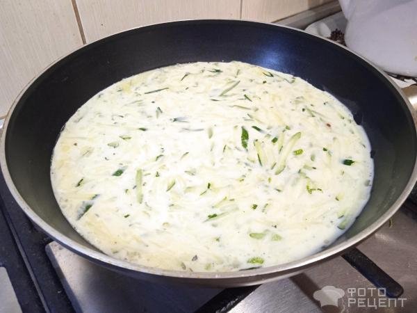 Рецепт: Омлет с кабачком и томатами - и сыром