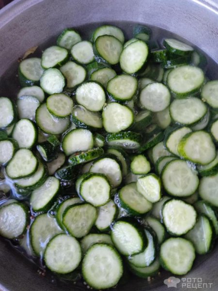 Рецепт: Салат из огурцов на зиму - Только огурцы и семена горчицы: но как же это быстро и вкусно!