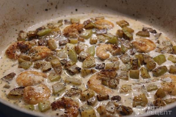 Рецепт: Паста с цукини и креветками - в сливках