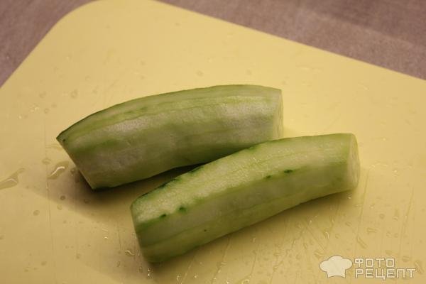 Рецепт: Салат с консервированной форелью - с огурцом и картофелем