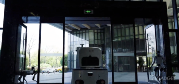 Робот Unitree G1 выдержал поединок по кикбоксингу (3 фото)