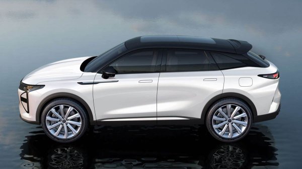 Обновленный Exeed RX: больше гибридных версий