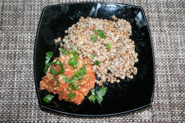 Рецепт: Кабачково-куриные котлетки - под томатным соусом