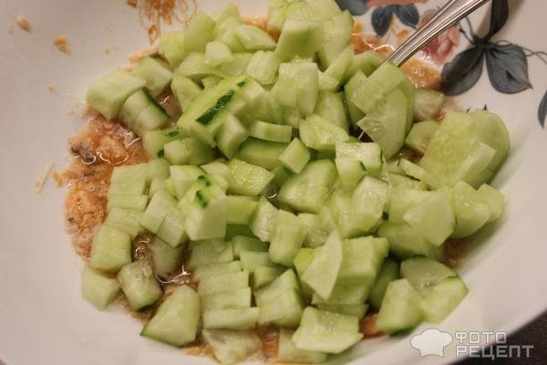 Рецепт: Салат с консервированной форелью - с огурцом и картофелем