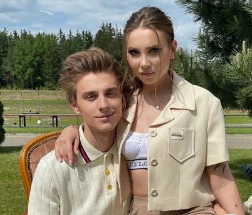 Влад Бумага расстался с матерью своего ребёнка