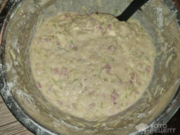 Рецепт: Оладьи из кабачков с чесноком - На блинной муке с колбасой Рецепт: Оладьи из кабачков с чесноком - На блинной муке с колбасой