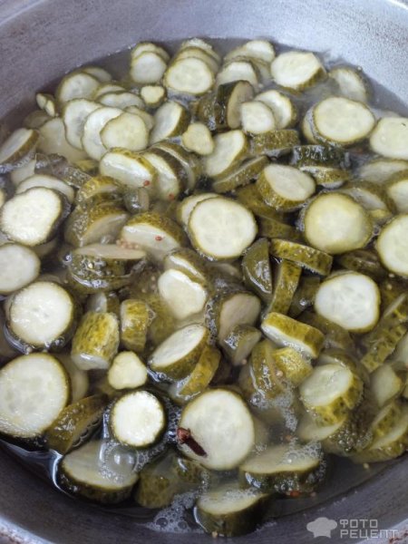 Рецепт: Салат из огурцов на зиму - Только огурцы и семена горчицы: но как же это быстро и вкусно!