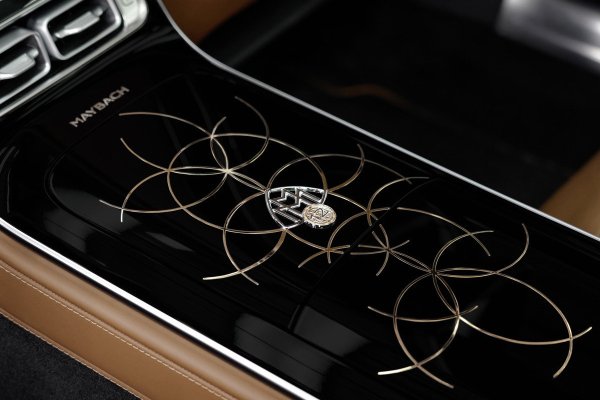Mercedes-Maybach V12 Edition: с добавлением золота