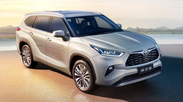 Кроссовер Toyota Highlander обрел новый интерьер