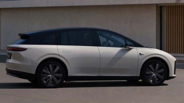 Анонсирован младший электрический кроссовер Li i6