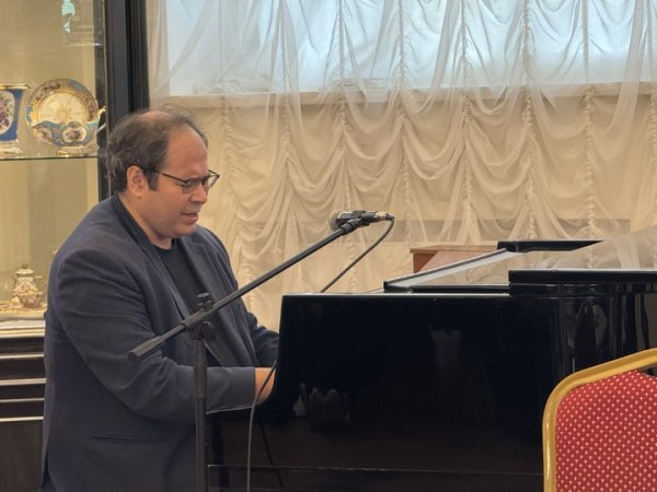 Мария Копьева отметила юбилей книгой о Саратове и его выдающихся жителях