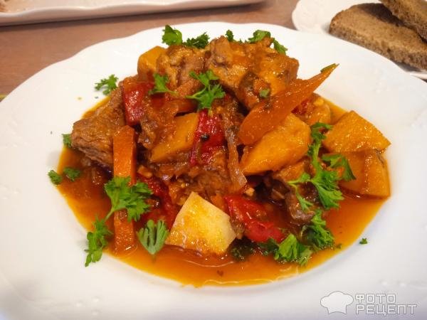 Рецепт: Тушенное мясо с овощам - тушеная свинина с сезонными овощами