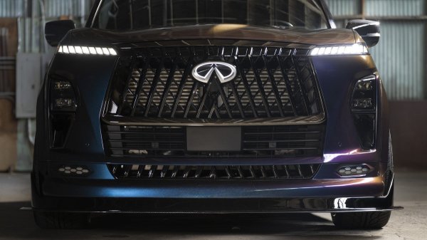 Внедорожник Infiniti QX80 обрел &laquo;сердце&raquo; суперкара Nissan GT-R