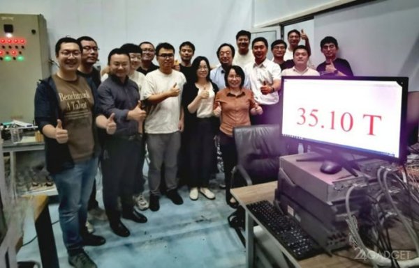 Китайцы создали самый сильный в мире сверхпроводящий магнит — в 700 000 раз мощнее поля Земли (2 фото) Китайцы создали самый сильный в мире сверхпроводящий магнит — в 700 000 раз мощнее поля Земли (2 фото)