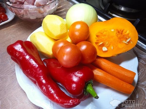 Рецепт: Тушенное мясо с овощам - тушеная свинина с сезонными овощами